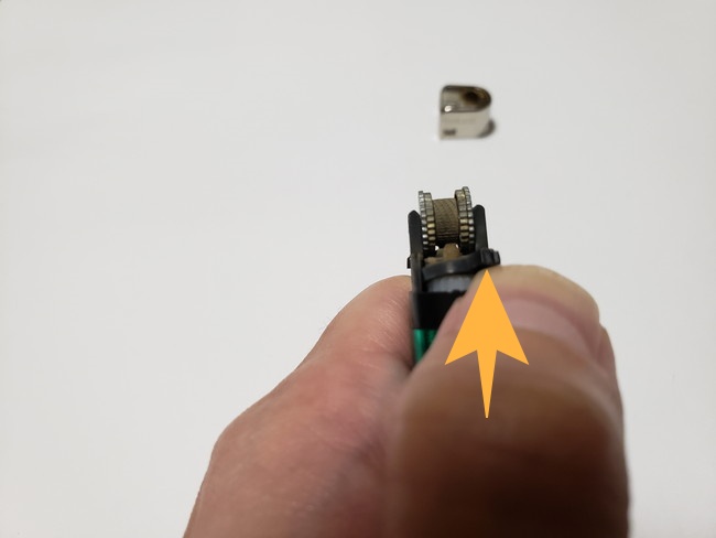 火力調整のダイヤルを指であげます