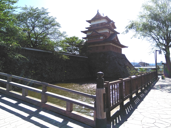 天守と堀