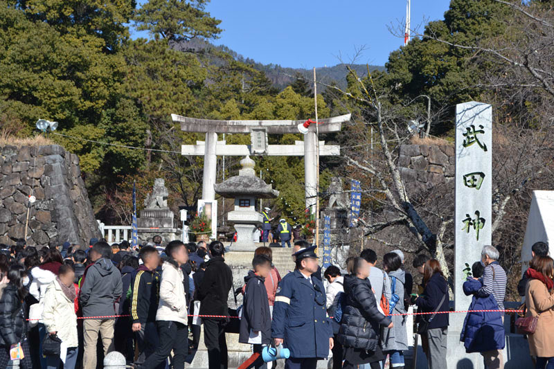 武田神社正門