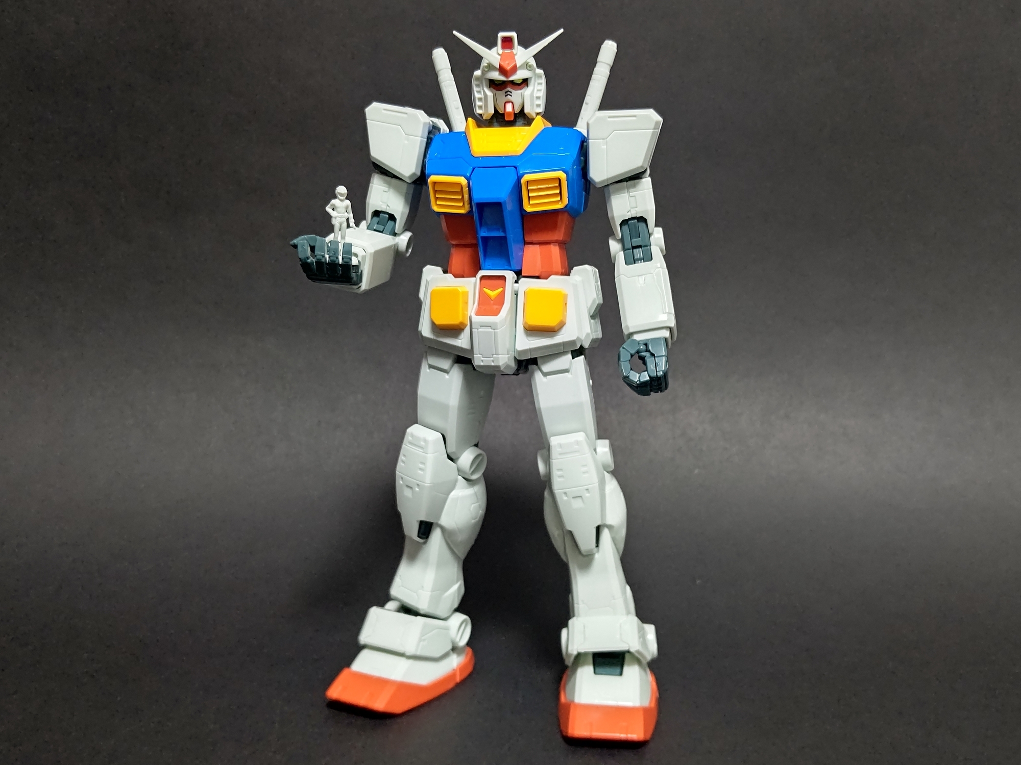 【セレブな人限定】ファミコンカラー MGガンダム 限定カラー 任天堂コラボ レア セレブな人限定】ファミコンカラー MGガンダム 限定カラー