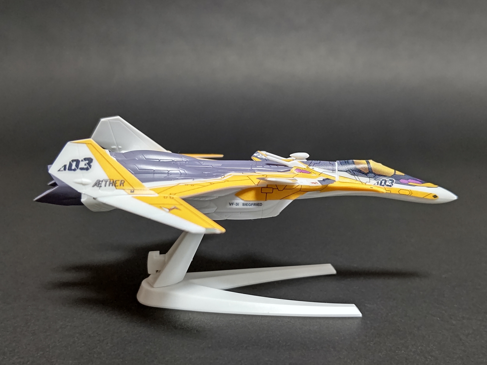 【マクロスモデラーズ] 1/72 VF-31E ジークフリート:チャック機 VF-31E ジークフリード チャック機 “マクロスΔ” | 株式会社 ハセガワ