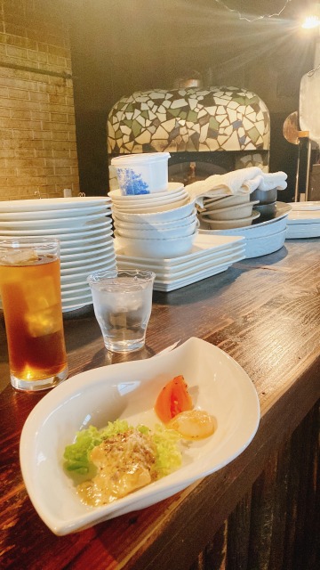 函館グルメ】ピザ窯で焼いたピザとフルーツを使った