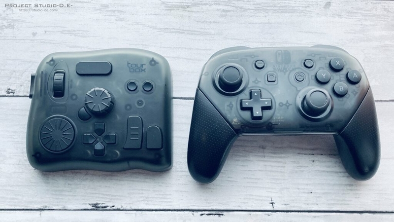 TourBoxとNintendo Switch Proコントローラーを並べてみた様子