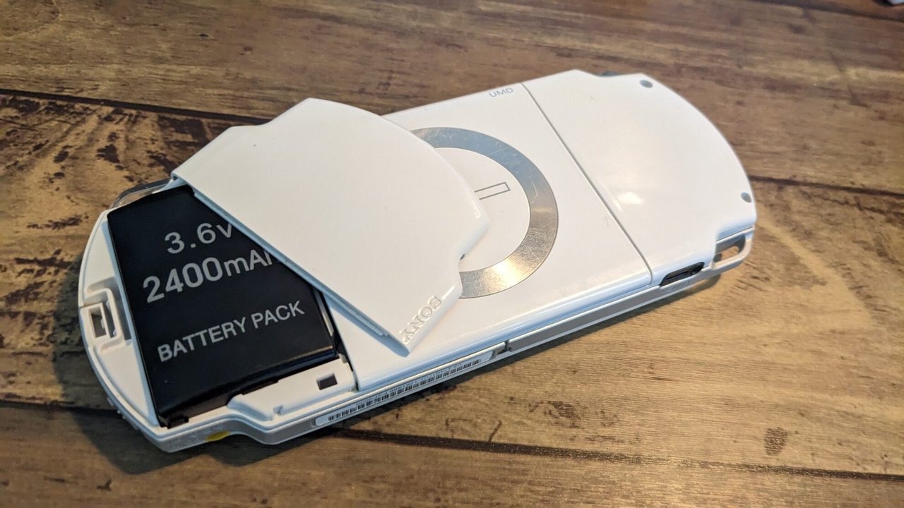 PSP2000(3000)でロワジャパンのPSP1000用2400mAh大容量