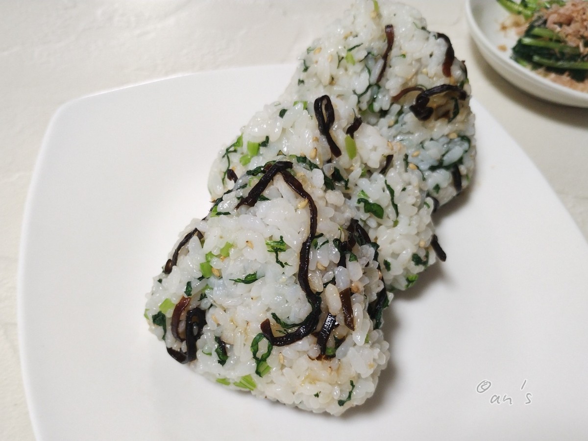 収穫した葉大根を使って作ったおにぎり