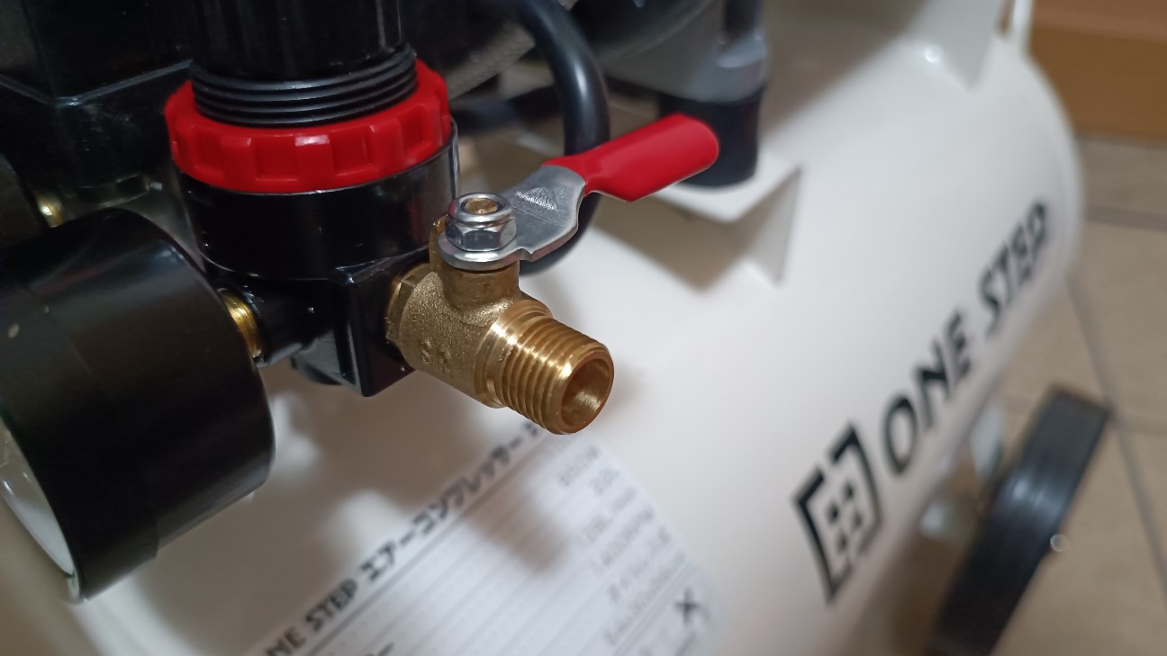 ONESTEP製100V静音オイルレスエアーコンプレッサー22Lを買ってみた 