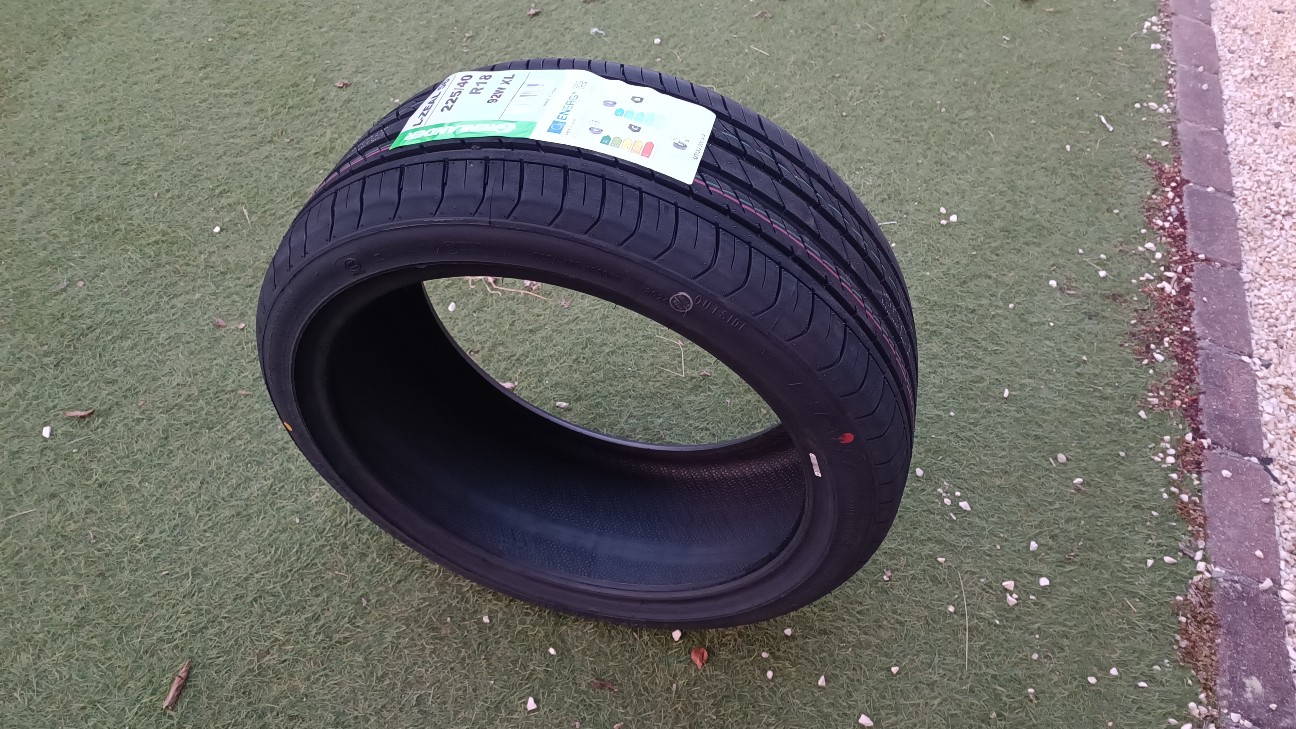 GRENLANDER L-ZEAL56 225/40R18を買ってみた! - yunyun GRENLANDER L-ZEAL56 225/40R18を買ってみた! - yunyun