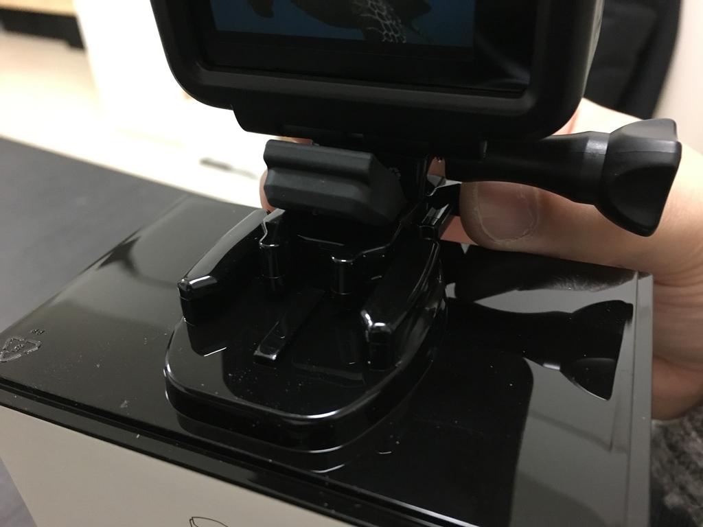 GoPro HERO7を買ってみた。(購入編) 本体が外れず、蓋も開かなかった話