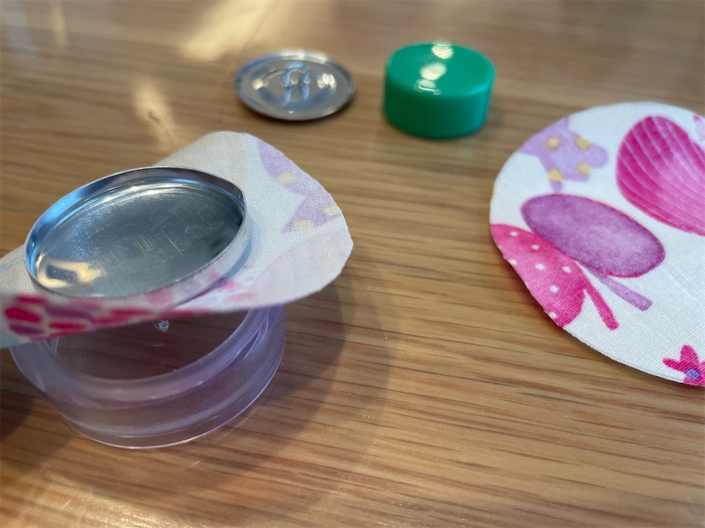 【DIY】超簡単!100均アイテム⭐︎こども用ヘアゴムを手作り - 暮らしを組み立てる 〜私のDIY日和〜
