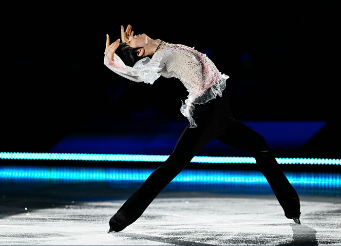 羽生結弦notte stellata2024 パーカー 羽生結弦 notte stellata 2025 オリジナルジャケット | 日テレ