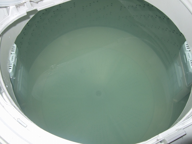 茶色く濁った水