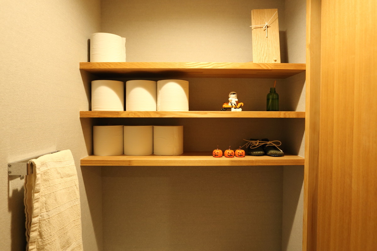 トイレの収納は棚板３枚 家は買うものではなく創るものですblog