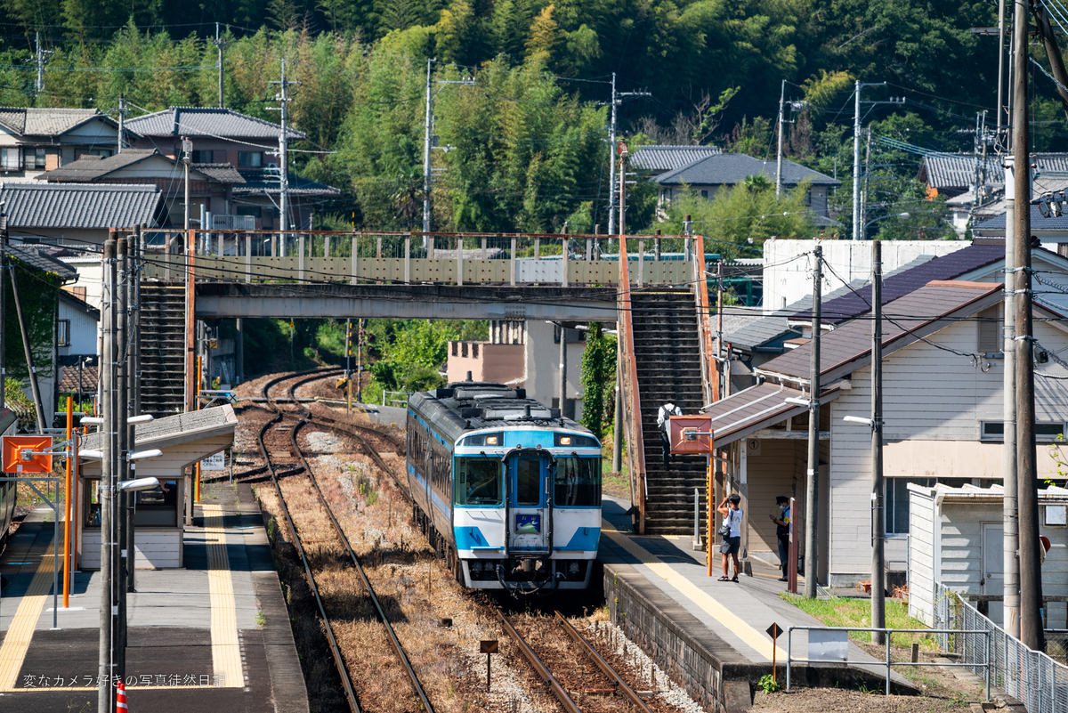 2022/08/11 阿波川島駅にてキハ185系「剣山」の交換を撮影する 変なカメラ好きの写真徒然日記