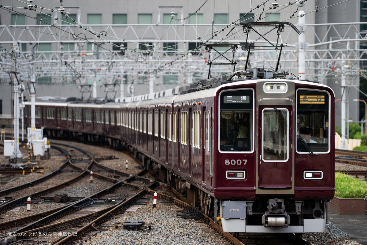 2023/08/09 阪急梅田駅でちいかわ号を記録する - 変なカメラ好き