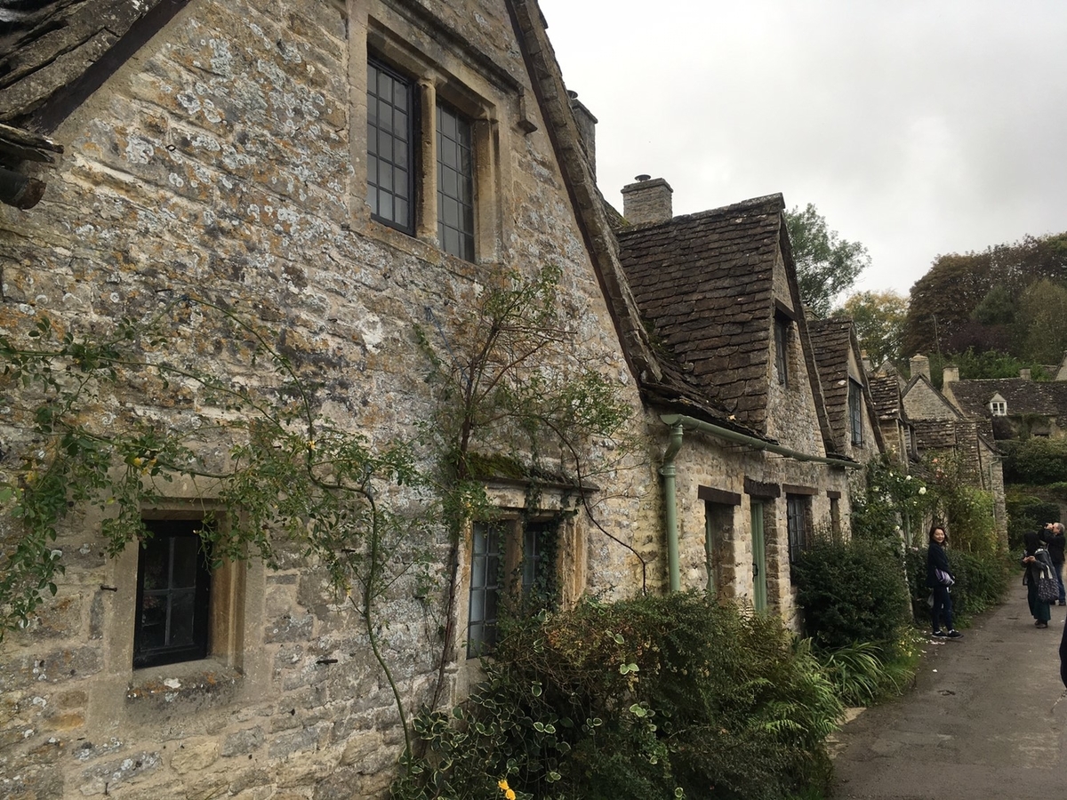 イギリス旅行 ２日目ははちみつ色の町々 コッツウォルズへ エンジニアが人生を笑う