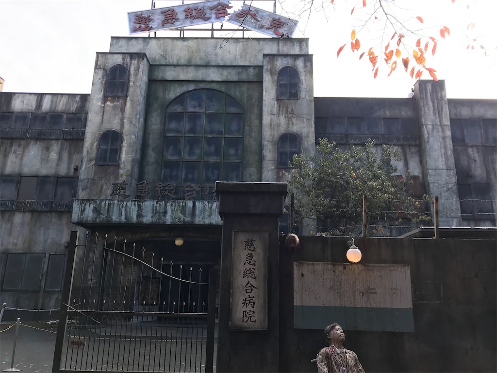 Amazon.co.jp: Thatboyjp ハロウィン 骸骨 飾り 165cm等身大 スケルトン 怖い お化け屋敷 髑髏 恐怖 ホラー  デコレーション 雰囲気満点 装飾 道具 家庭用 店舗 パーティー 肝試し ハロウィン グッズ : おもちゃ 頭蓋骨 骸骨 飾り 屋内と屋外の赤い蜘蛛の巣 のスケルトンの ..., image size:1024x768