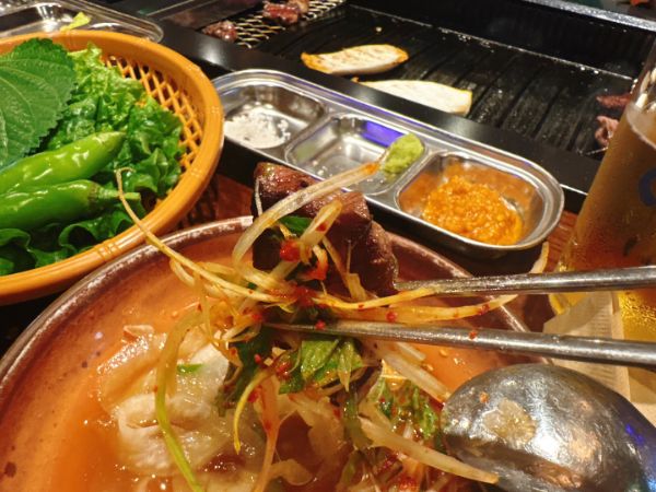 火煙山荘　お肉とネギサラダと一緒に食べると美味しい