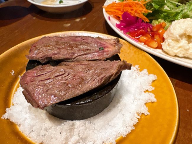 京橋オイスター Rovin　ハラミは石の上で焼きましょう