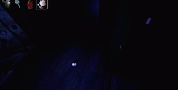 暗闇でうっすらと青白く光る光石