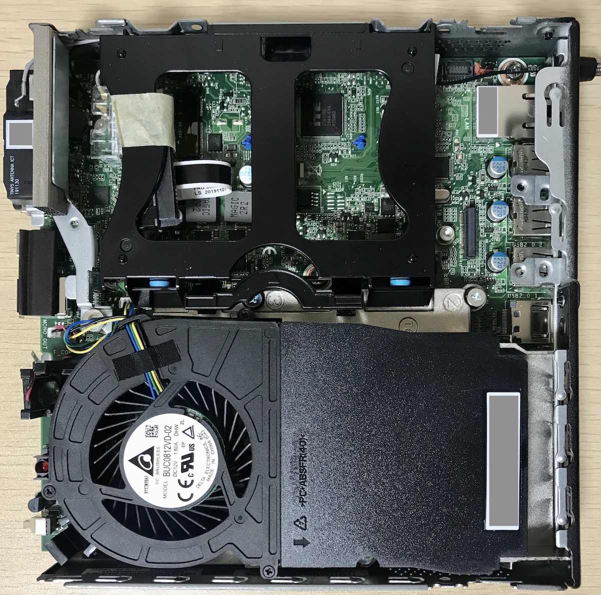 f:id:yuu2634:20200314190745j:plain ThinkCentre M75q-1 Tiny の内部