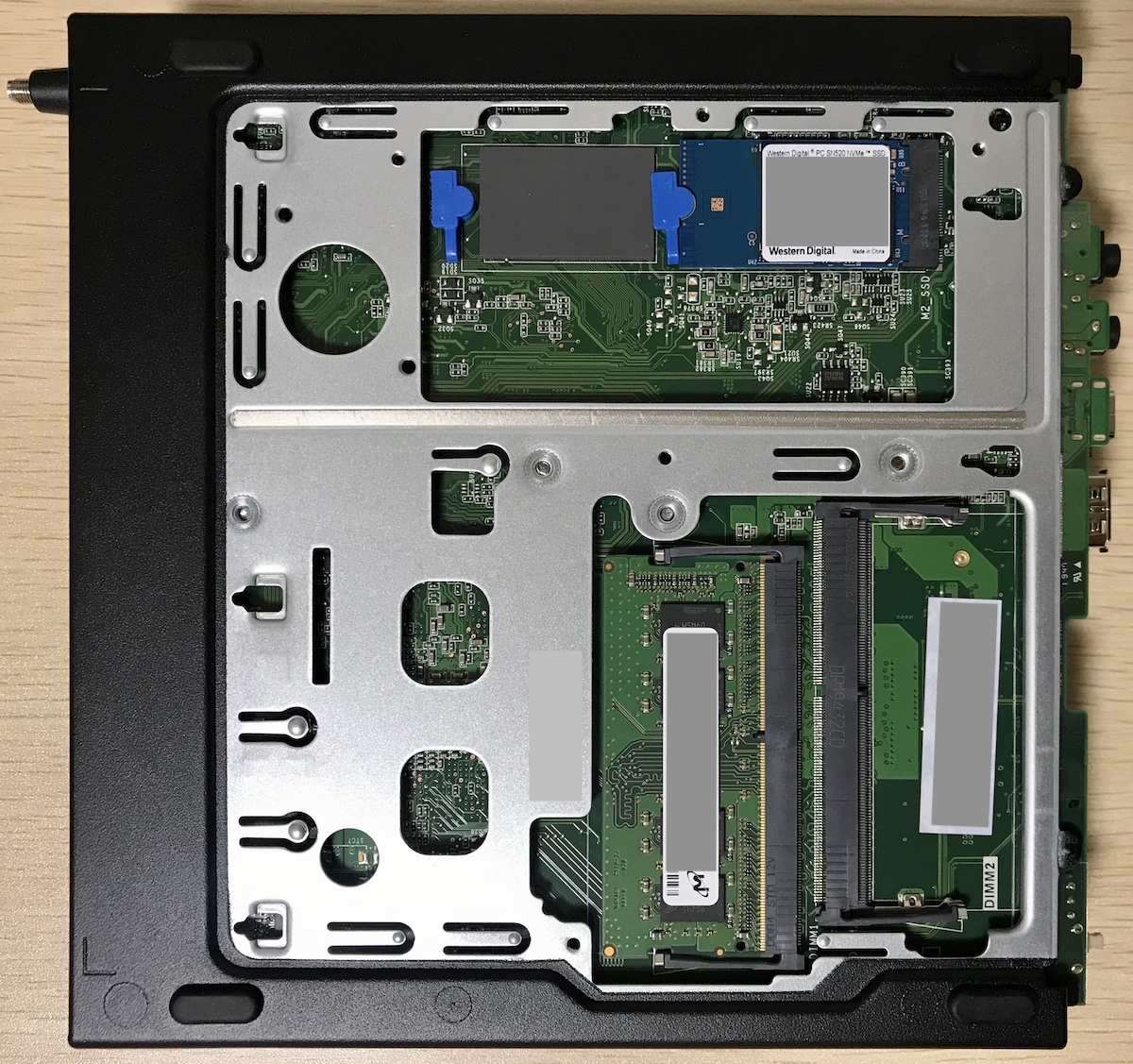 f:id:yuu2634:20200314190801j:plain ThinkCentre M75q-1 Tiny の内部