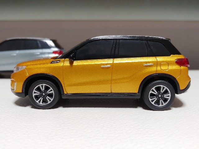 スズキオリジナル 1/43 ビターラ プルバックカー - ミニカーでFreude