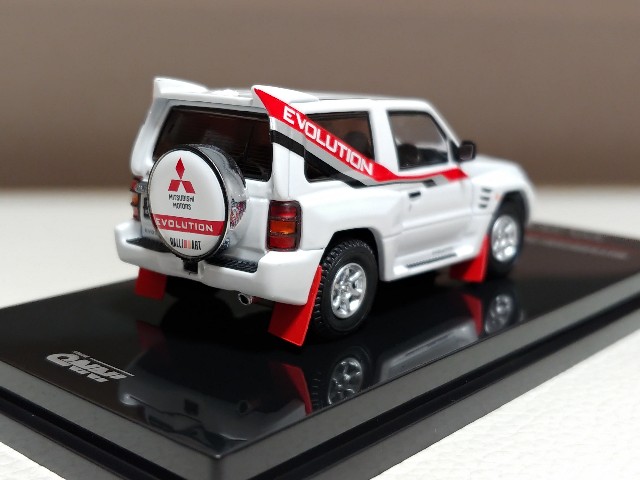 INNO Models 1/64 三菱 パジェロエボリューション ホワイト - ミニカー