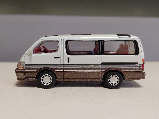 トミカリミテッドヴィンテージネオ LV-N208a トヨタ ハイエース