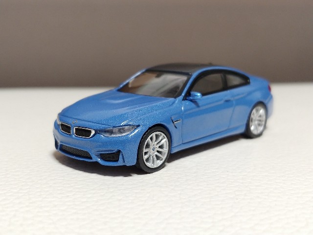 1/43 herpa製　 M4 F82 ヤスマリーナブルー TSM MINI GT BMW M4 ヤスマリーナブルー - ミニカーでFreude am Fahren