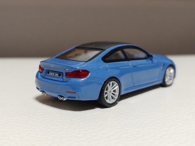 TSM MINI GT BMW M4 ヤスマリーナブルー - ミニカーでFreude am Fahren
