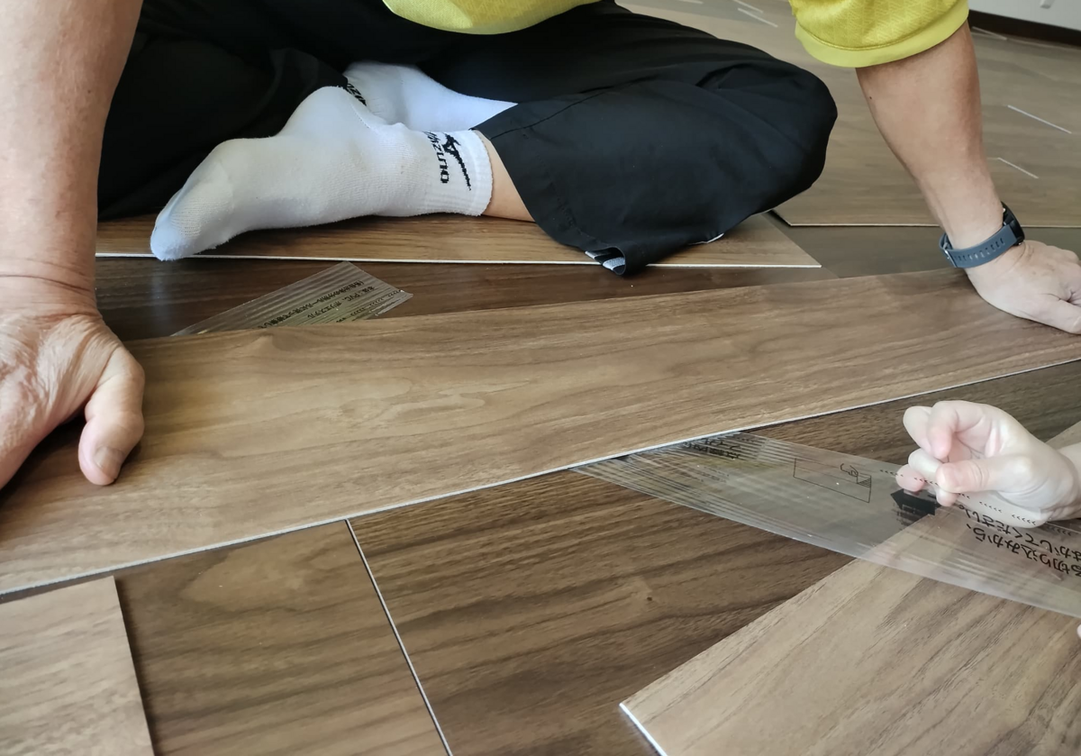 ピタフィー フローリングDIY ピタフィー】フローリング簡単DIY！素人 