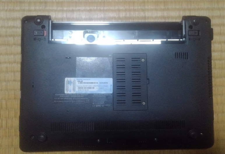 EeePCが起動しなかったので電池交換をしたおはなし - しゅみが