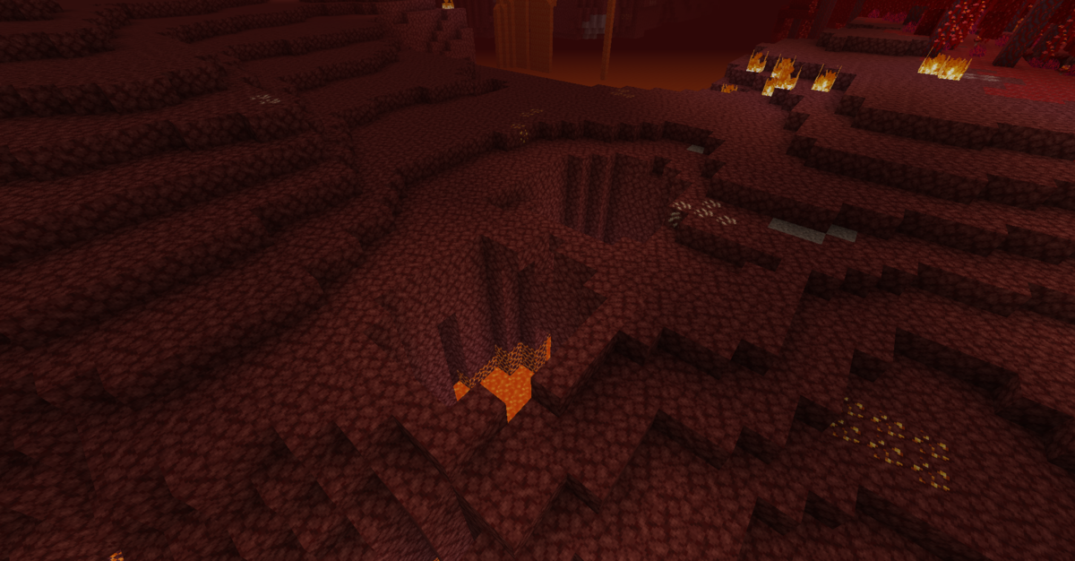 地面にぽっかり開いた穴の画像