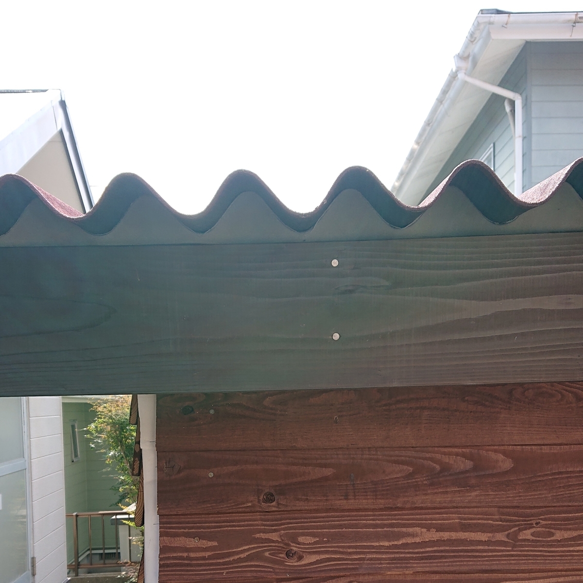自転車小屋diy 其の十六 屋根を葺く こちらyuzの自転車小屋 自転車小屋diy 其の十六 屋根を葺く こちらyuzの自転車小屋