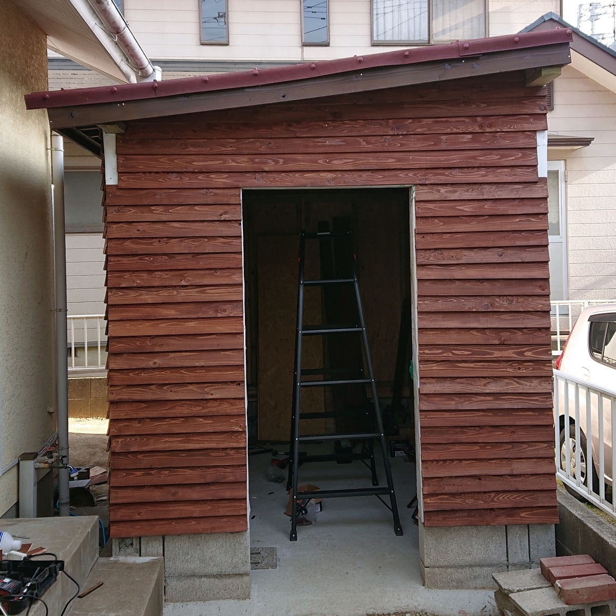 自転車小屋diy 其の十六 屋根を葺く こちらyuzの自転車小屋 自転車小屋diy 其の十六 屋根を葺く こちらyuzの自転車小屋