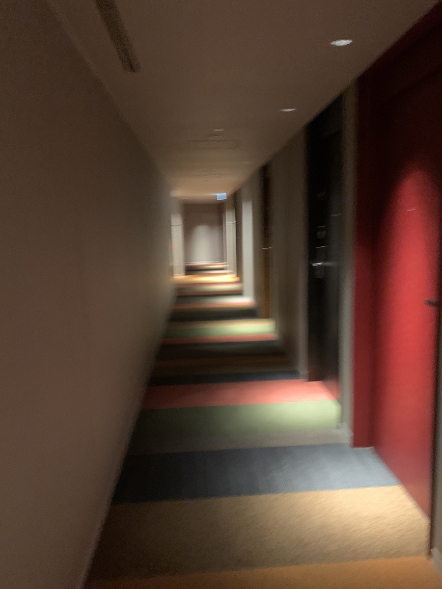 部屋への道