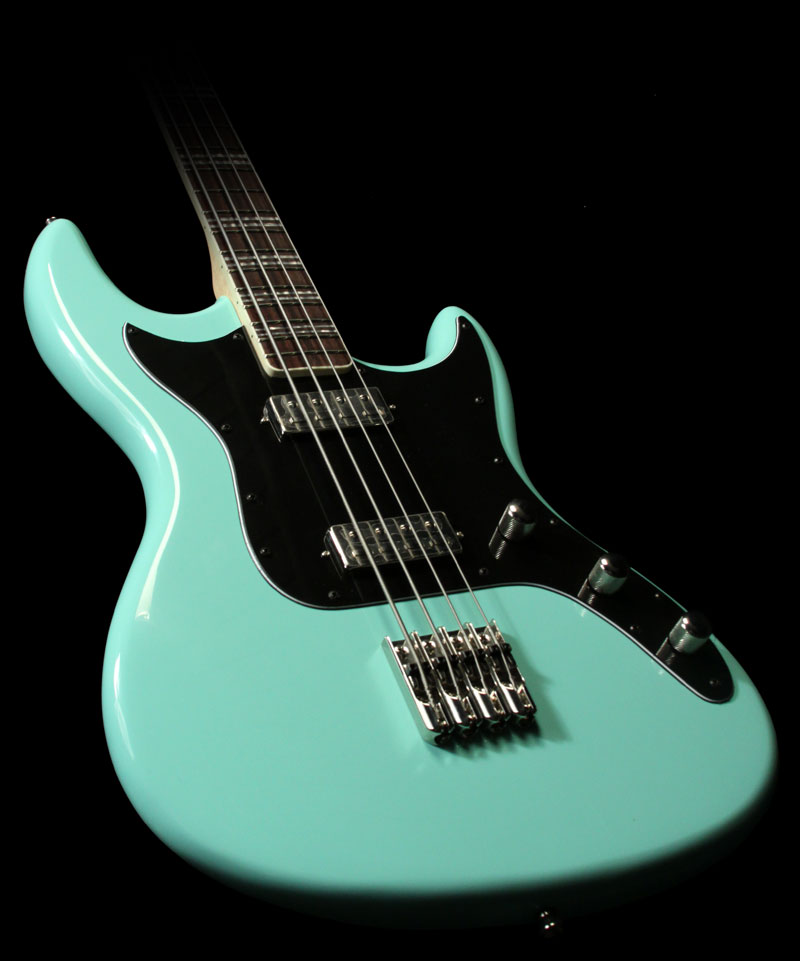 ヘフナー　エレキベース　HCT-GLXB-BL　ショートスケール　ハードケース Hofner】HCT Galaxie Bassの仕様とか弦とかの話 - 渡真利のブログ