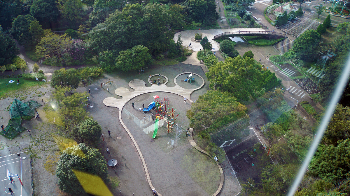 グリーンタワーから見た子どもの広場