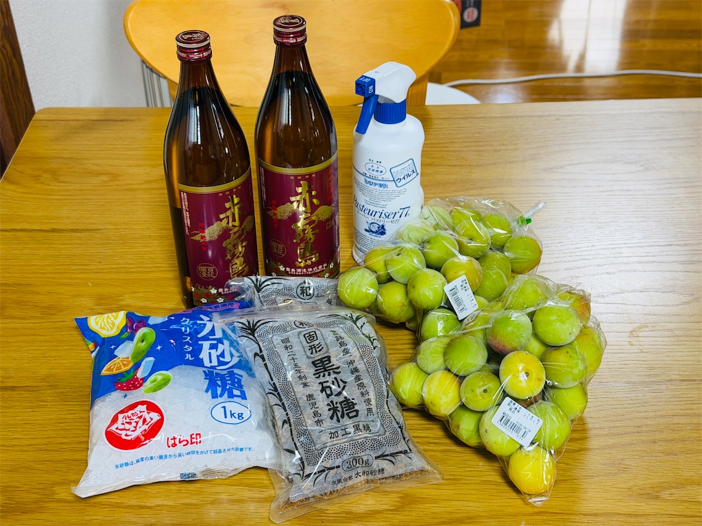 今年も梅酒を仕込みました｜冷凍梅でゆるく経過観察 - こっちで暮らし