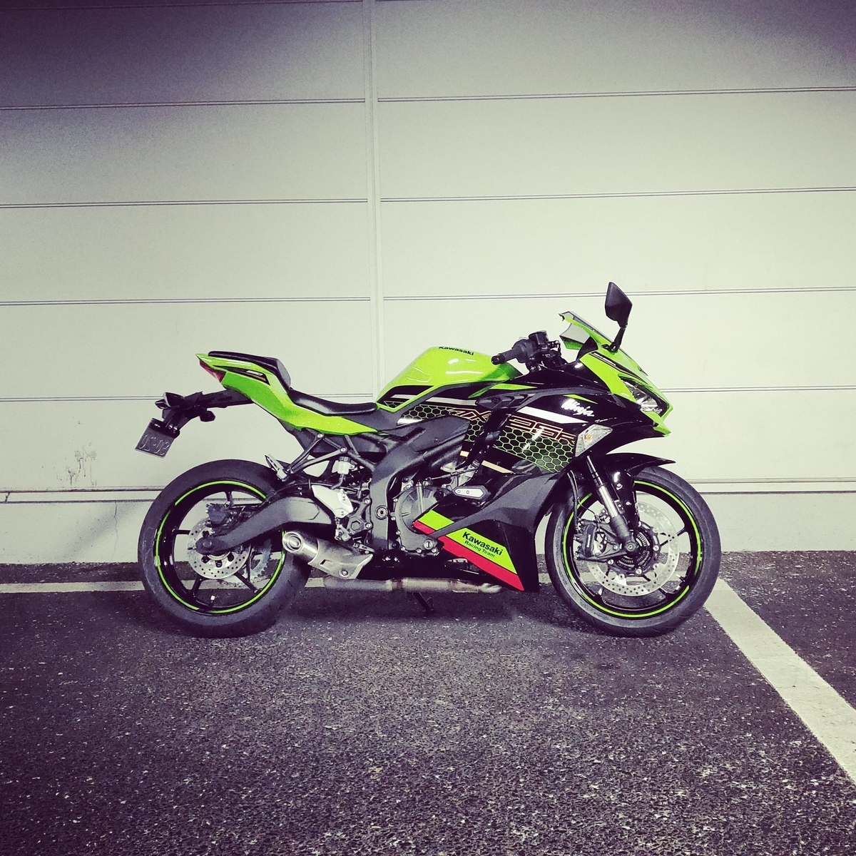 衝動買いしたKawasaki ZX-25Rが納車されたぞ！ - さんでー的日常