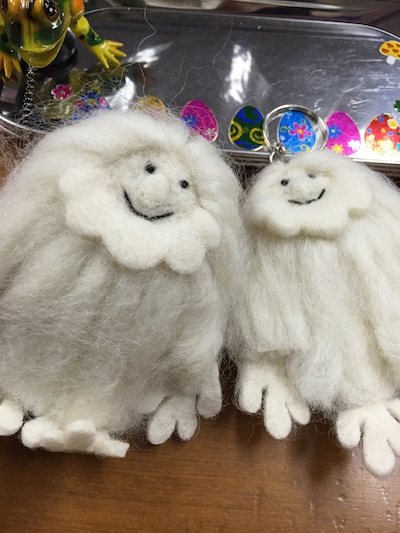 雪男！イエティのキーホルダー！ - **zakkaya 雑貨屋 孵 kaeru**
