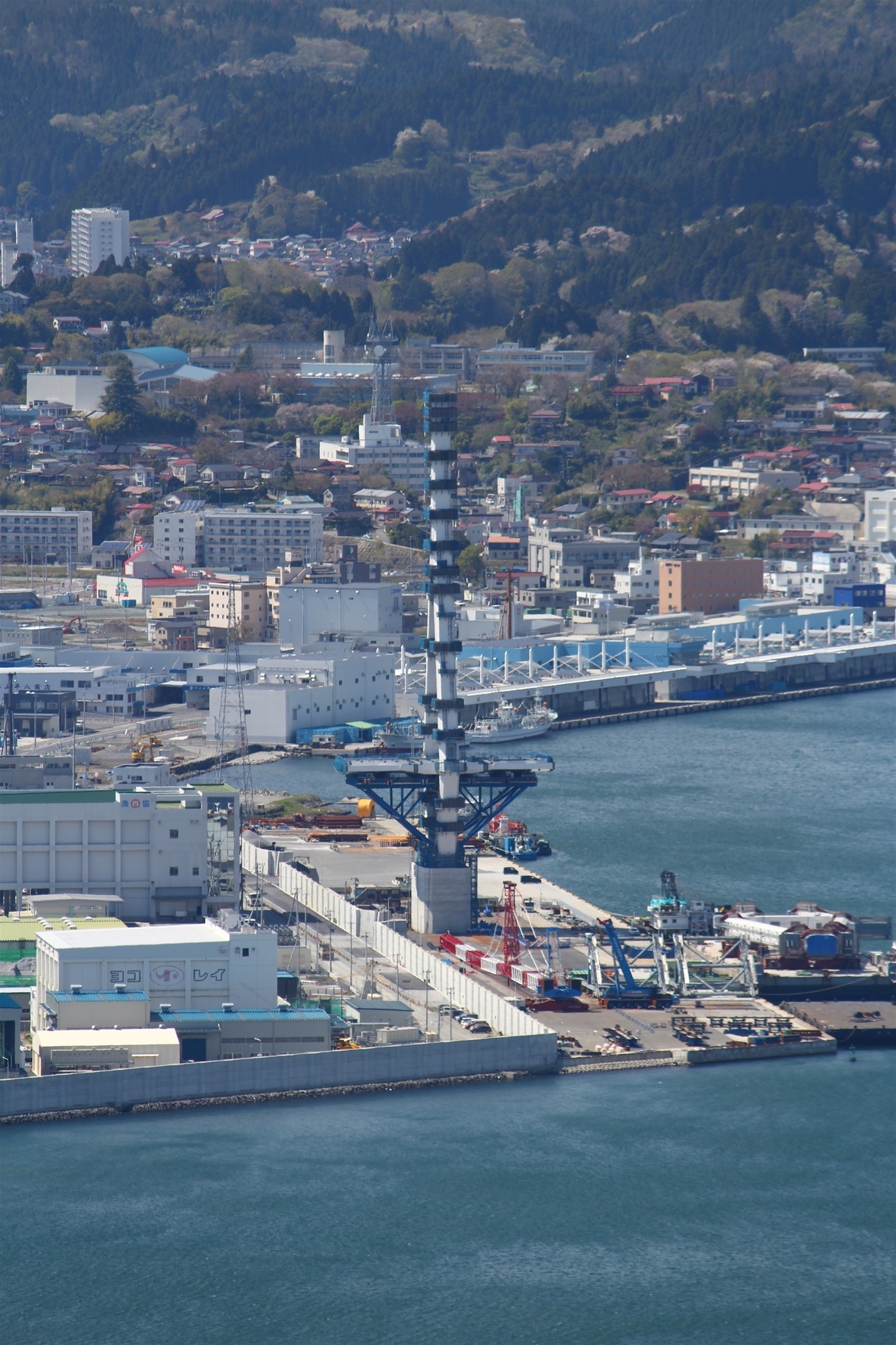 横断橋主塔