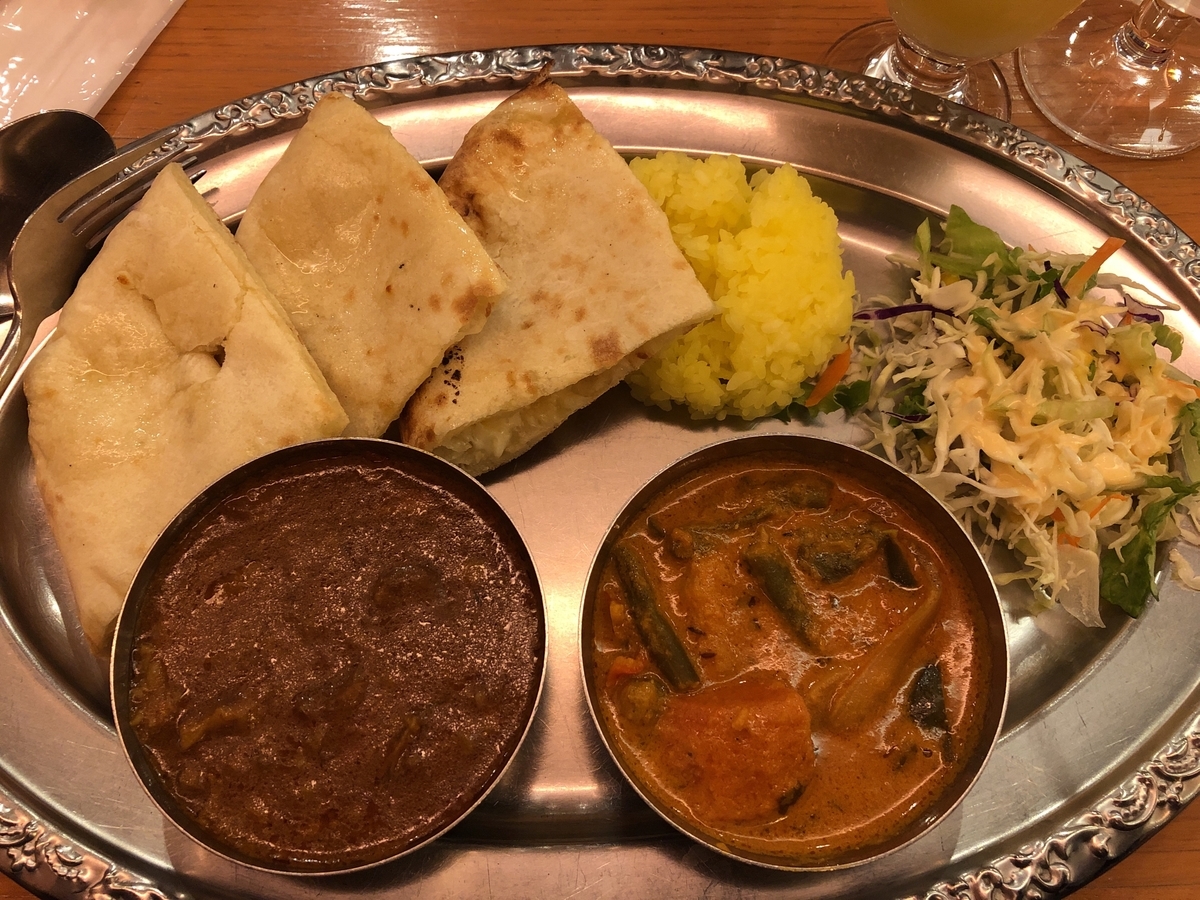 画面が黄色く感じるカレーな写真。