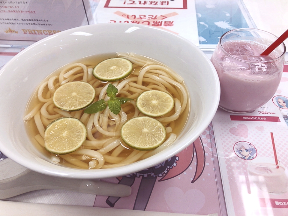 ライムうどんとカシス。トニカクカワイイ。プリンセスカフェ。アキバだよ秋葉原だよ。