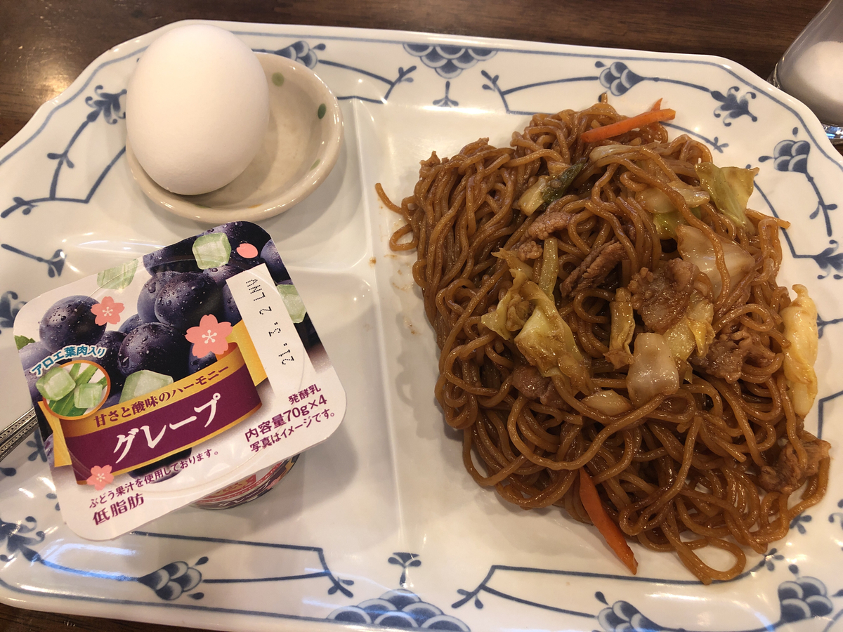 ロジェのランチ。特製ヤキソバ。800円と安い安い。喫茶店はすごいや。