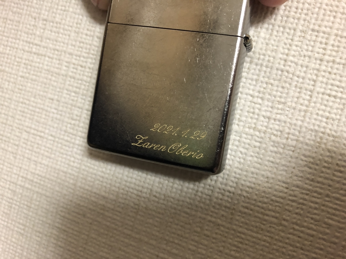 Zippo! その後ろをご覧あれ。"Zaren Oberio" の名が入っている。これは価値大(笑)　Zippo.