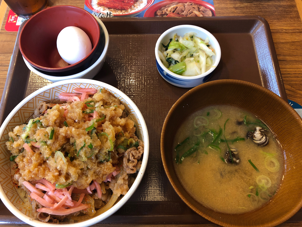 おろしポン酢牛丼。温玉。漬物。しじみの味噌汁。なんてステキ。