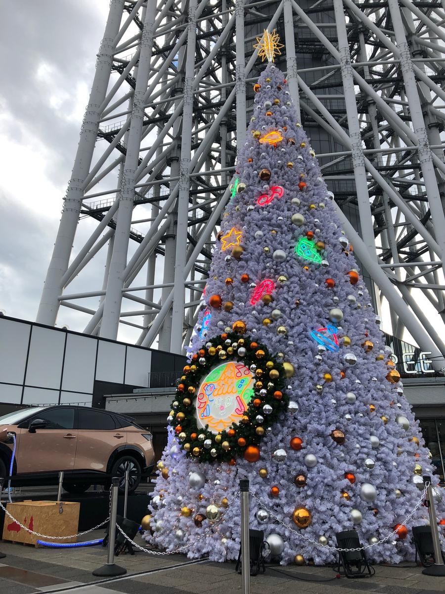 押上。スカイツリー。東京スカイツリー。ソラマチ。東京ソラマチ。クリスマス。クリスマスツリー。ツリー。白い。車。