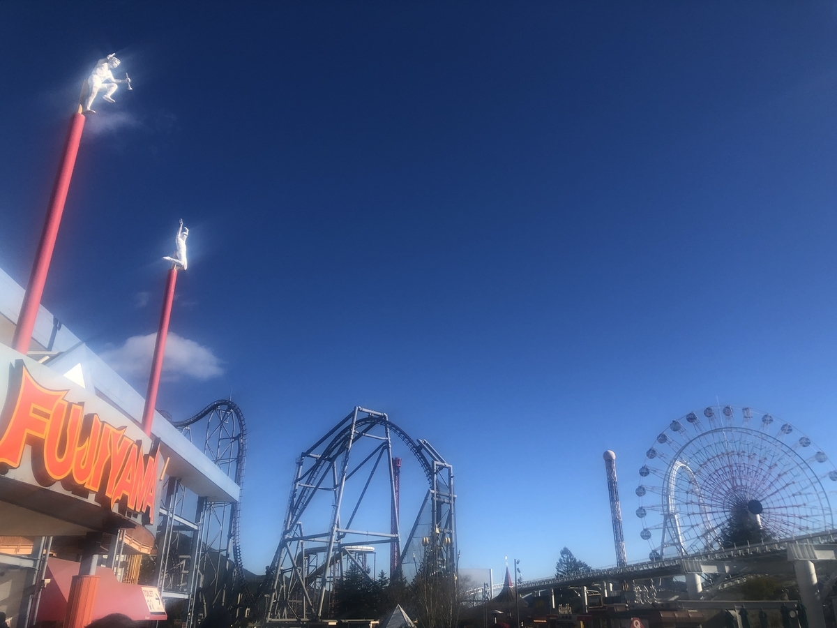 山梨県。富士山。富士急ハイランド。一望。入口。富士急。入園口。エントランス。ラッピー。ついに入園。ポポナ。ヴァーチャルユーチューバー。VTuber. パネル。遊園地。遊園地だあー！　超美麗写真。