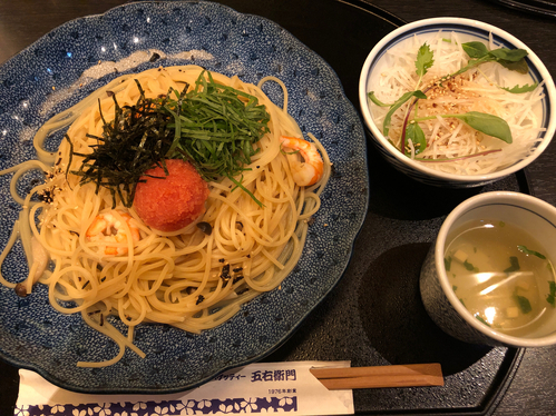 食べ物。グルメ。洋麺屋五右衛門。五右衛門。スパゲッティ。メニュー。ランチ。セット。和風サラダ。スープ。スパイシー。21番。明太子と海老としめじの青じそ風味。ランチセット。集合写真。